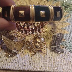 Brooch/ Pins Bracelet lot